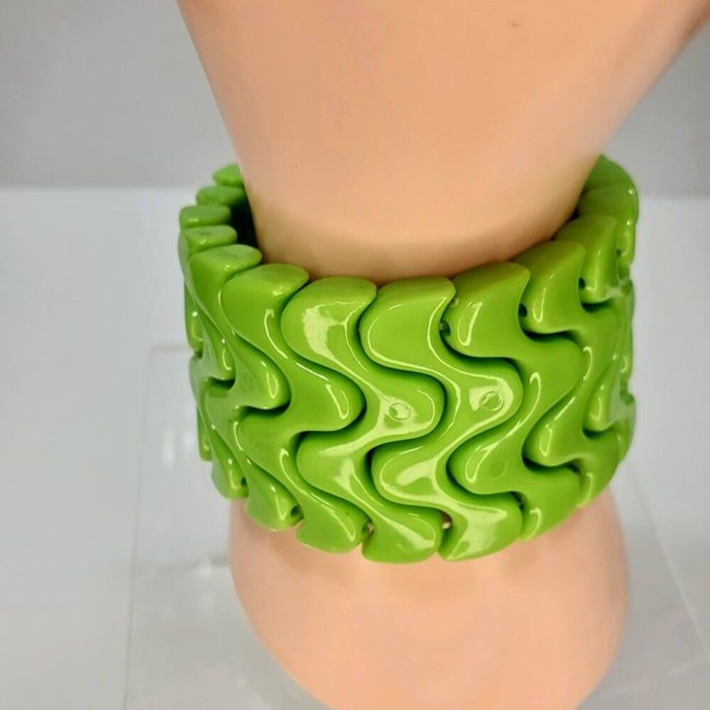 Vintage 80s Style Lime Green Stretchy Acrylic Bracelet